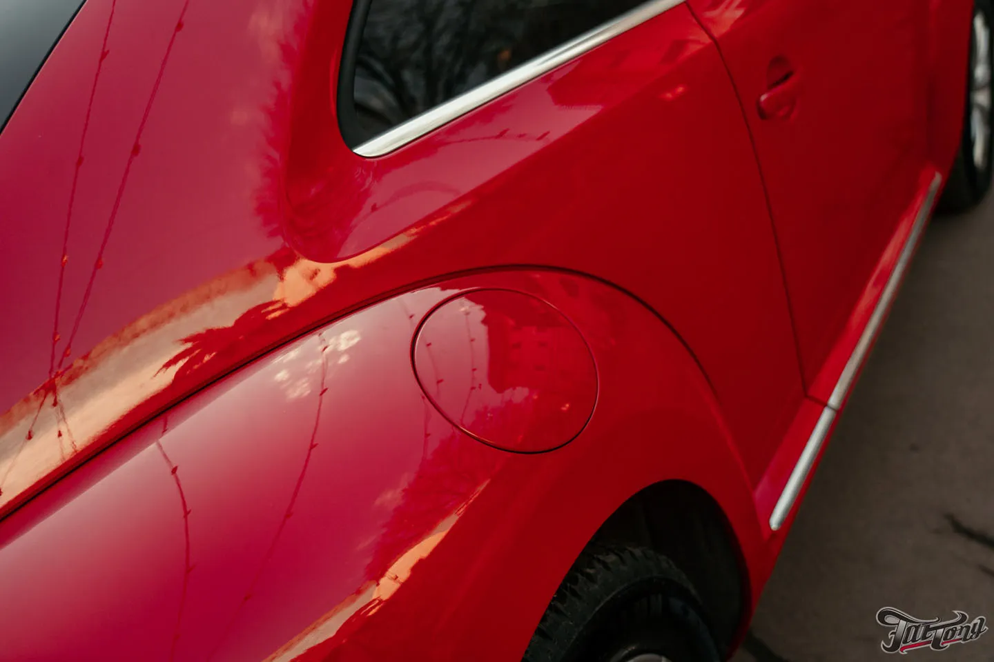 Кузовной ремонт Volkswagen Beetle. Как происходит подбор красного цвета?